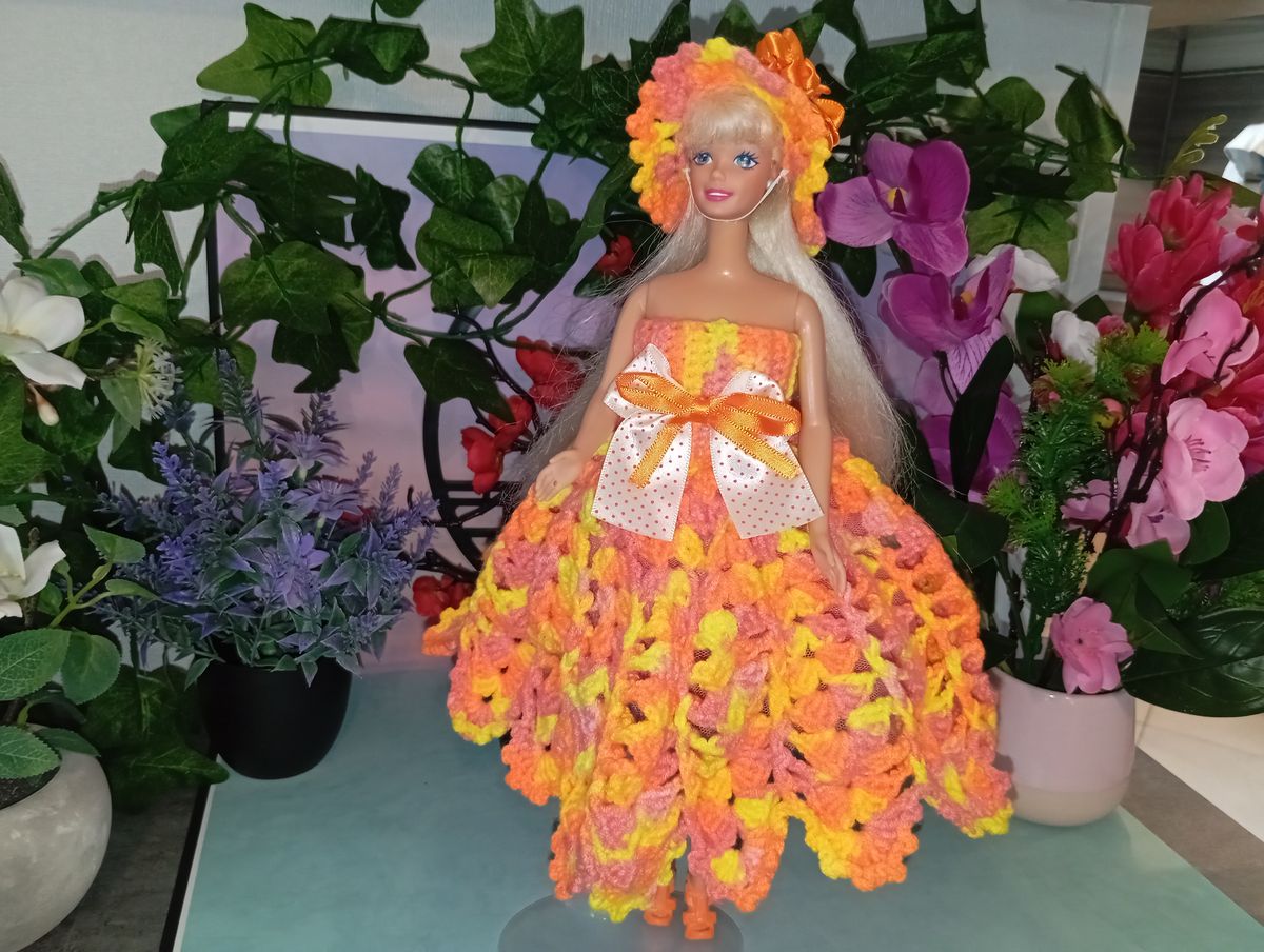 Robe longue orange/jaune pour poupée type Barbie